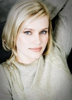 NICHOLLE TOM